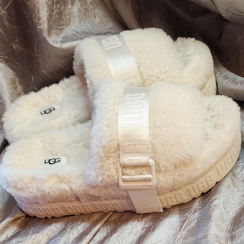 UGG SLIPPER/SANDALS SZ 7